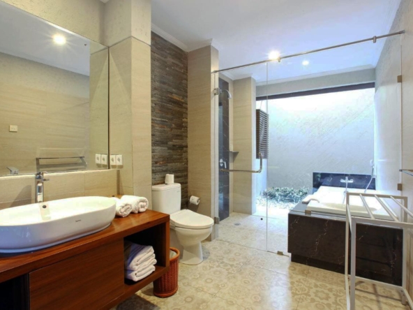 Seminyak Villa Bathroom Elegant Design
